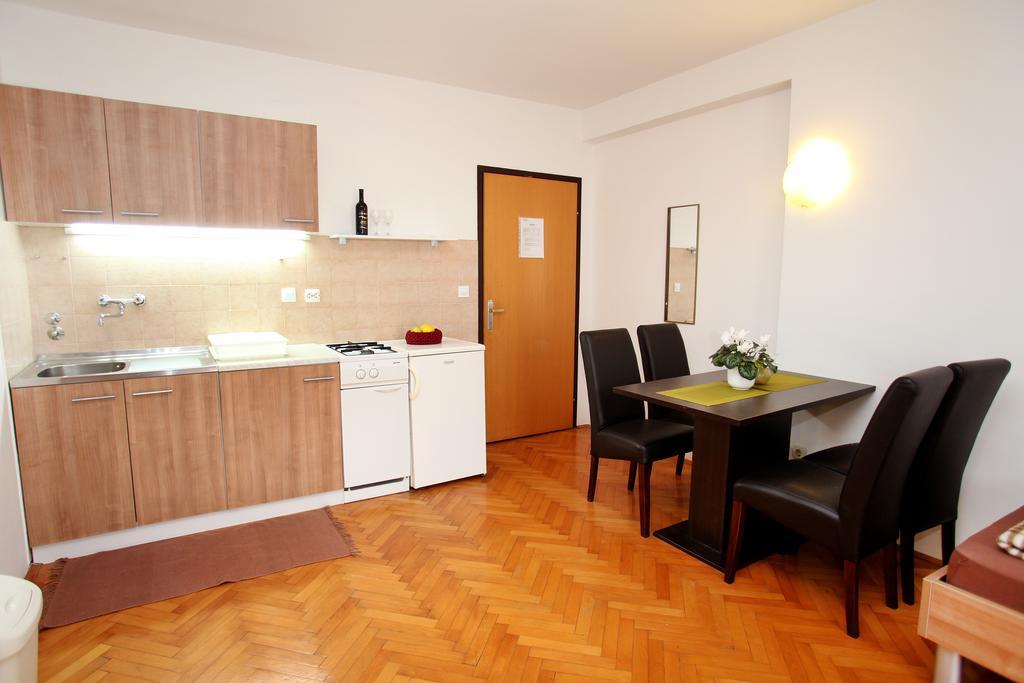 Apartments Victoria Trogir Exterior foto