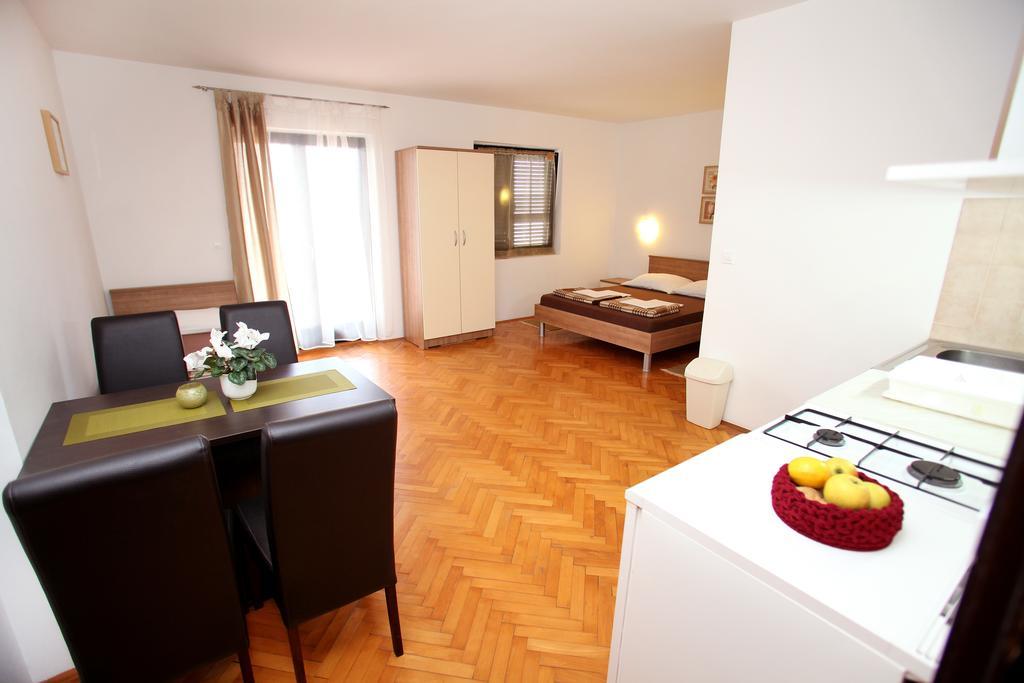 Apartments Victoria Trogir Exterior foto